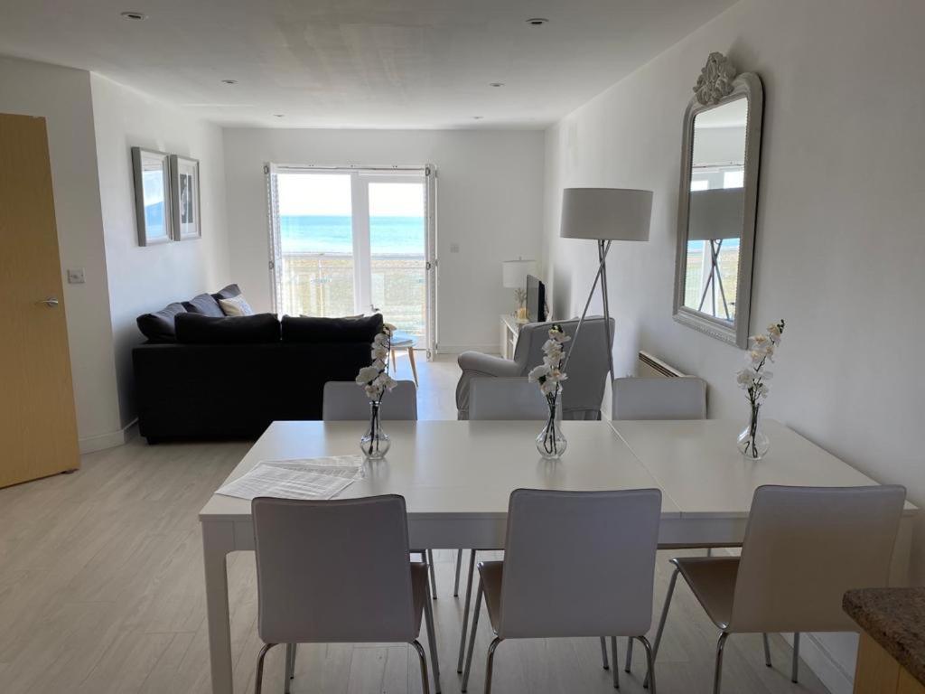 Luxury Beachfront Outstanding 2 Bedroom Apartment Torneo de Torneo de Eastbourne Exterior foto